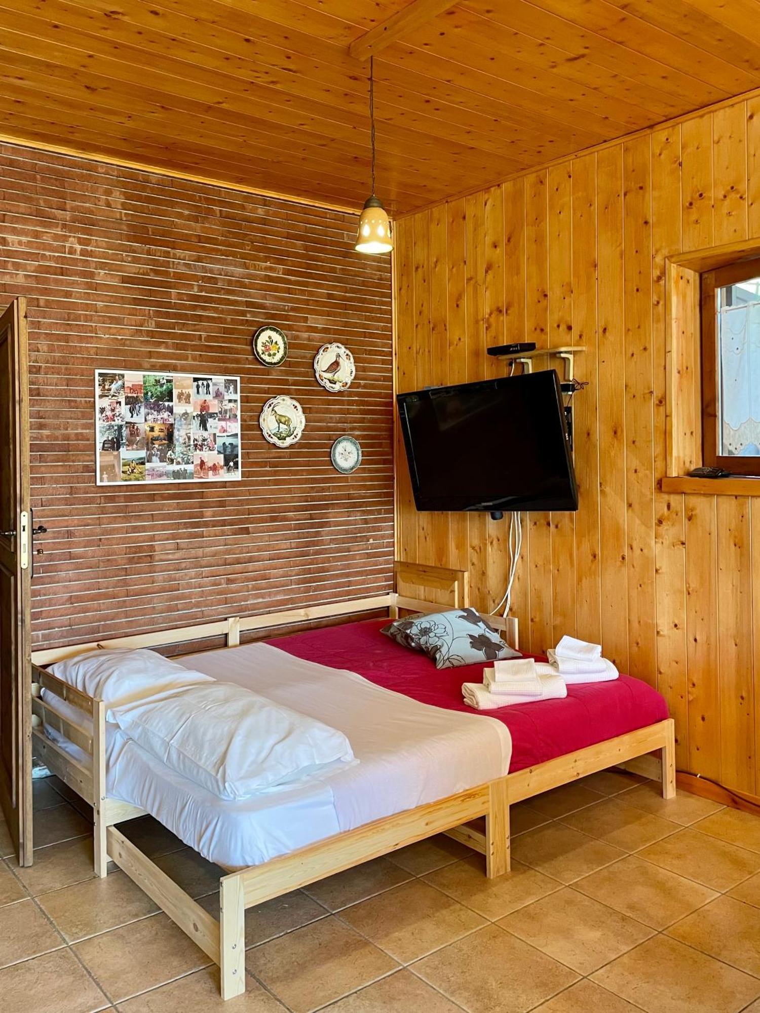 Chalet Natura La Taverna Dei 3 Porcellini Cavaliere  Екстериор снимка